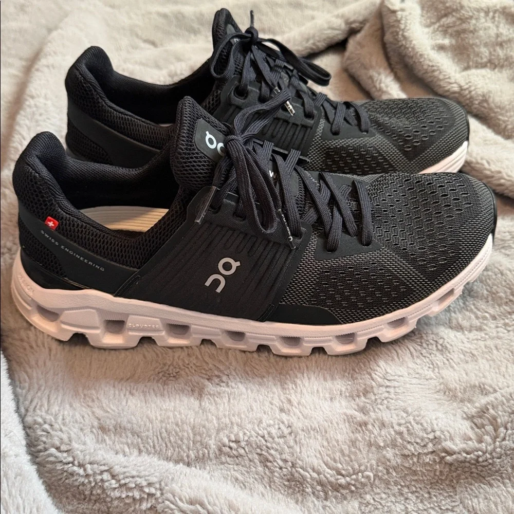 On Running Women’s Black & White CloudTec Running Sneakers - Picture 4 of 13